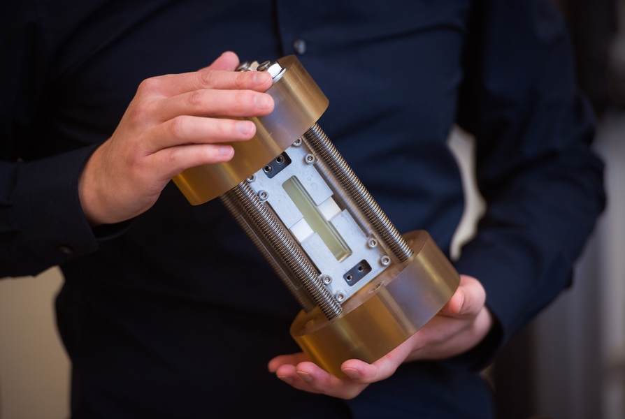 Test channel instrumented with an ITO-heater for infrared thermography monitors annular flow heat transfer.