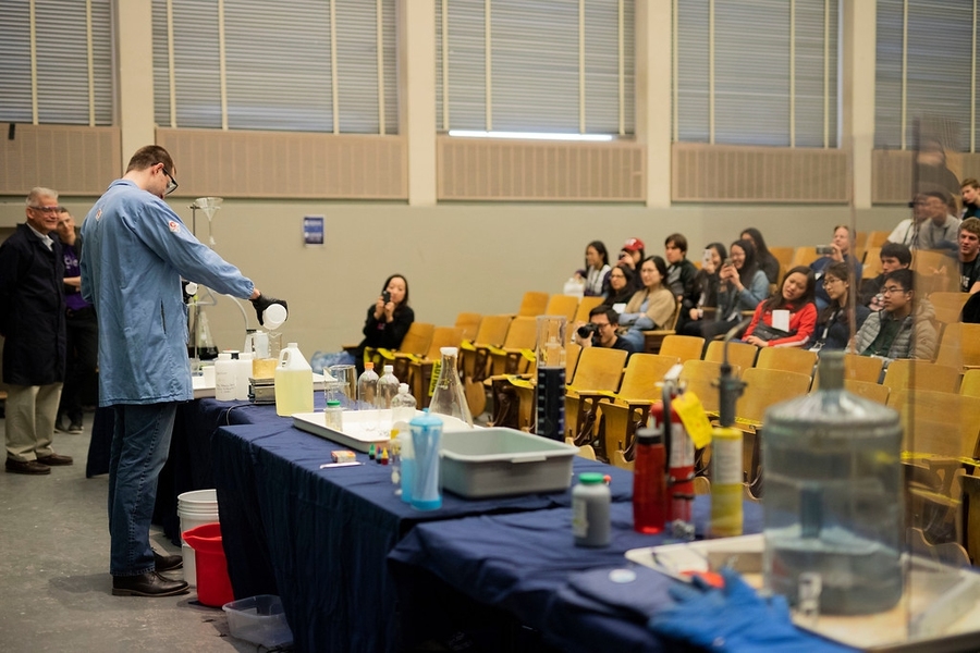 The Marvelous Molecules at Play lecture featured a selection of live chemical reactions, along with explanations of the science behind them.