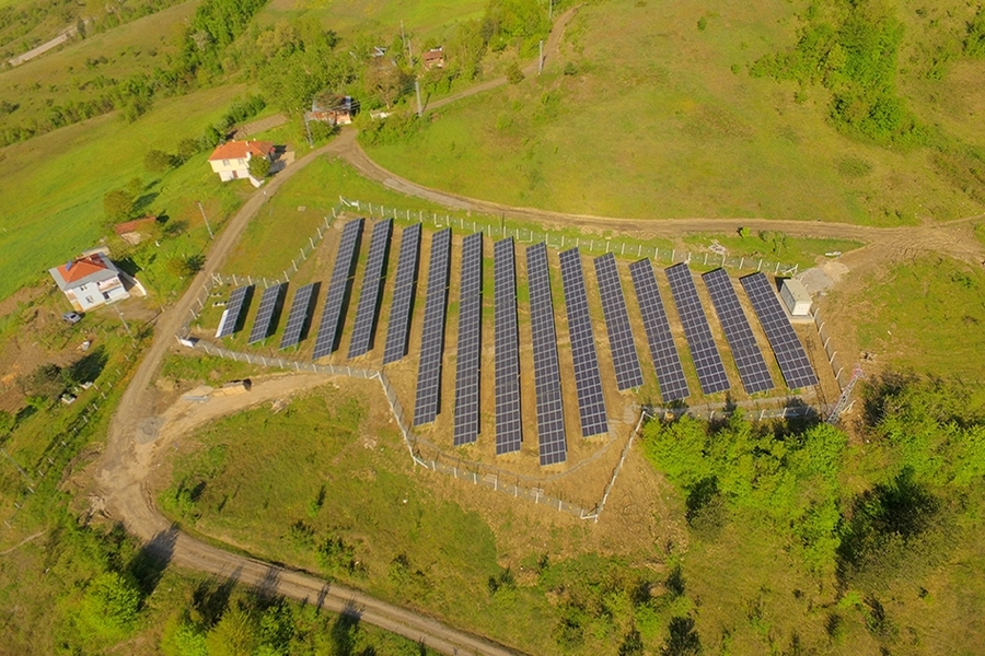 Meeting Turkey’s Paris Agreement emissions commitment will require a dramatic shift to low-carbon energy sources, such as this solar farm in Kastamonu, Turkey.