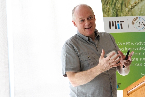 Timothy Swager presents the latest research results for a J-WAFS Solutions-funded project: developing a handheld food safety sensor that uses specialized droplets — called Janus emulsions — to test for bacterial contamination in food