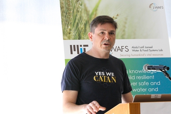 Christopher Voigt, a professor of biological engineering, presents the latest research results for a J-WAFS-funded project that seeks to engineer cereal grains to produce their own fertilizer.