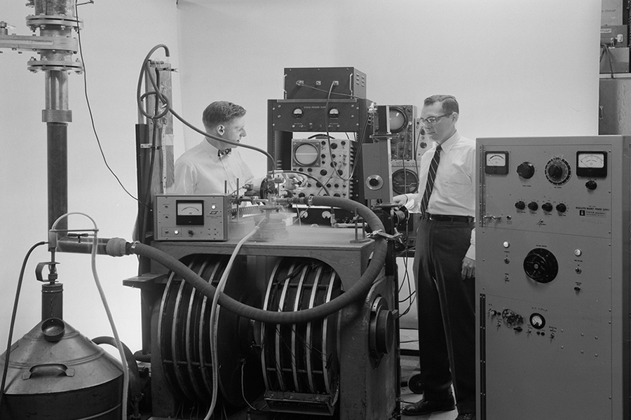 Robert Kingston (left) and Alan McWhorter demonstrate the first maser amplifier at MIT Lincoln Laboratory in 1958.