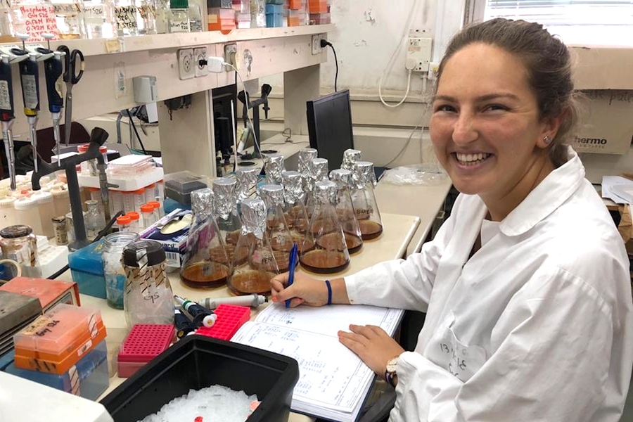 Chiara Waingarten ’18, in research lab at Tel Aviv University