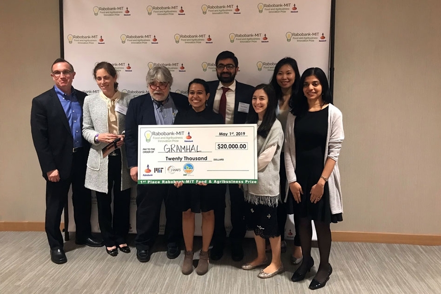 Judges and sponsors of the Rabobank-MIT Food and Agribusiness Innovation Prize pose with members of the winning team, Gramhal. Team members pictured include advisor Russell DeLucia (third from left); head of operations Simeen Kaleem (fourth from left); CEO and founder Vikas Birhma (fourth from right). Not pictured is Gramhal chief program officer Pankaj Mahalle.