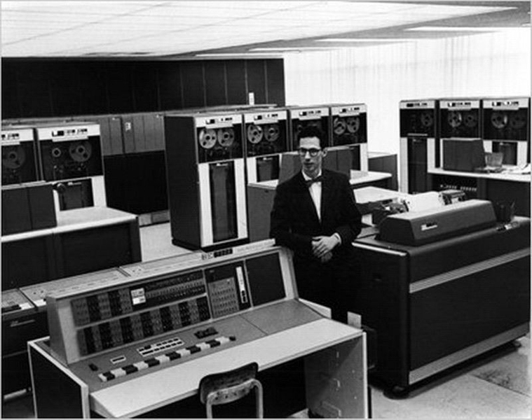 Corbató in 1965, using one of MIT's mainframe computers
