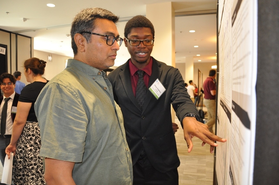 MSRP participant Orian Stapleton from the University of the Virgin Islands conducted supervised research in the lab of Institute Professor and Department of Biology Professor Phillip Sharp, where he used computational methods to analyze single-cell RNA sequence data.