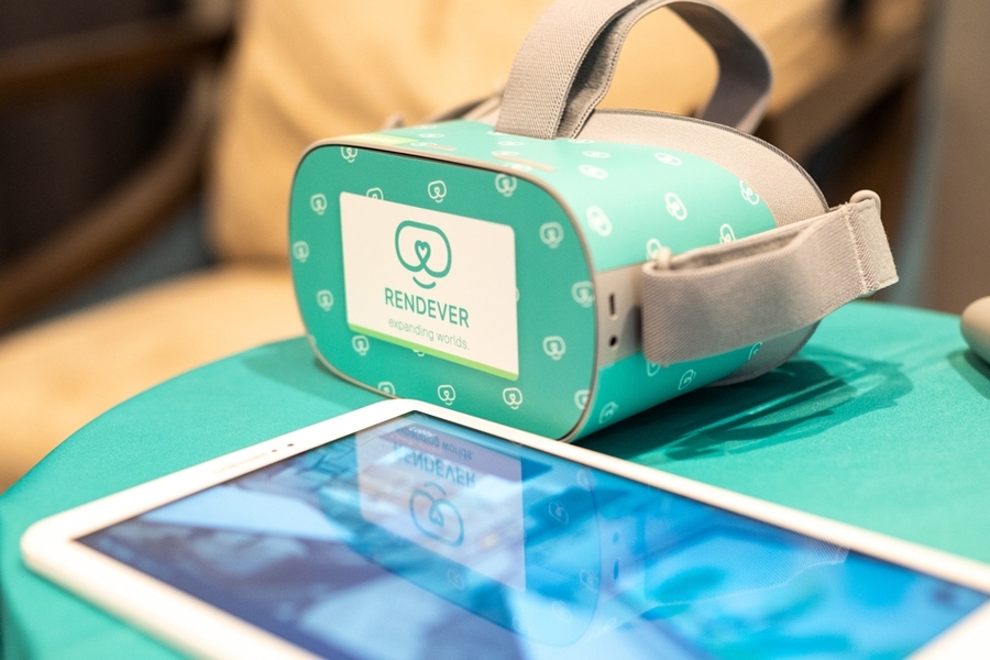 Virtual reality online for senior citizens