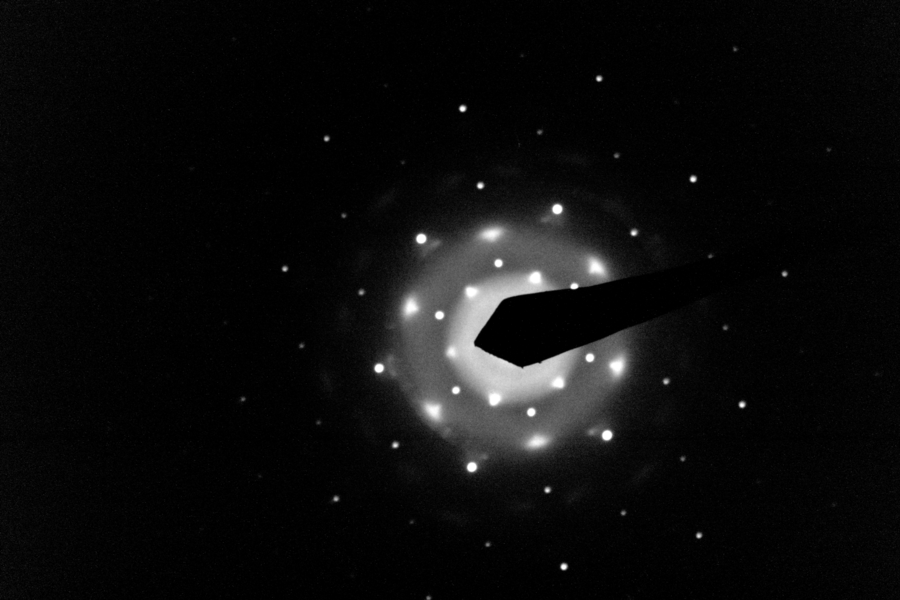 An electron diffraction image of niobium deposited on top of graphene shows that certain crystal planes of niobium align with the crystal planes of the graphene, which is known as epitaxial growth. When a 3-D material is grown on top of a 2-D layer, this perfectly aligned atomic arrangement is often important for device makers.
