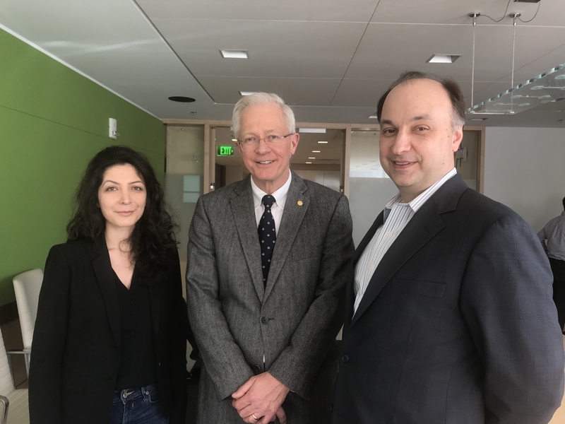 Roger Howe, William E. Ayer Professor of Engineering, Stanford University (center), with Farnaz Niroui, assistant professor of electrical engineering and computer science and Perspectives in Nanotechnology series organizer (left), and Vladimir Bulović, faculty director of MIT.nano and Fariborz Maseeh Chair in Emerging Technology (right). 