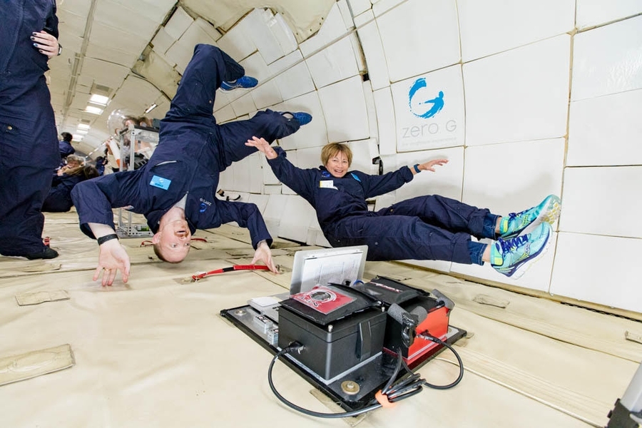 Chris Carr and Maria Zuber of the MIT Department of Earth, Atmospheric and Planetary Sciences have a little fun while monitoring their life-detection data experiment in microgravity.