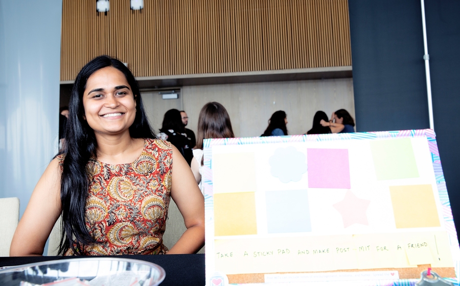 MindHandHeart Program Assistant Sudhi Oberoi encourages students at an MIT Sloan School of Management orientation event this fall to take a stack of sticky notes and write encouraging notes to their friends.