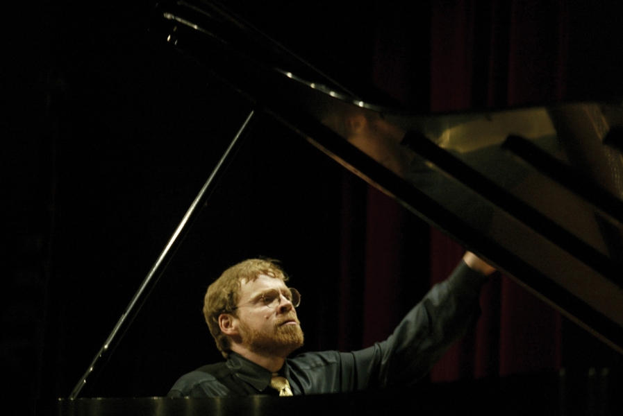 Michael Hawley performs at the 2002 Van Cliburn Third Annual International Piano Competition for Outstanding Amateurs, where he shared a first prize award.