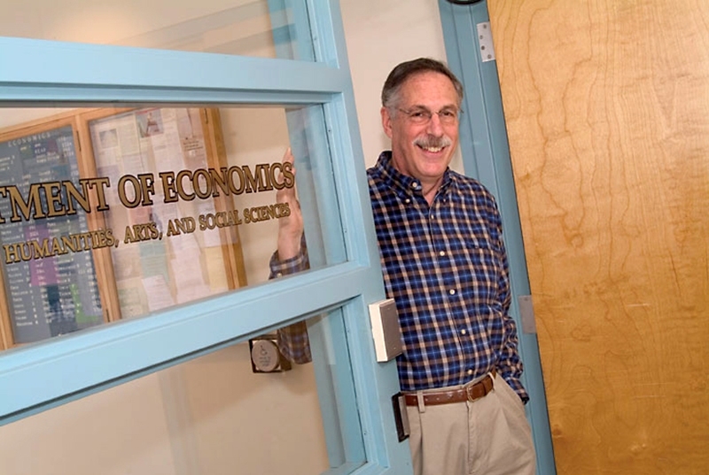 The new professorship celebrates Institute Professor Emeritus Peter A. Diamond PhD ’63, an MIT faculty member since 1966. Diamond has made fundamental contributions in economic theory, macroeconomics, and public finance, and in 2010 received the Sveriges Riksbank Prize in Economic Sciences in Memory of Alfred Nobel for his pioneering work on search and matching in labor markets.