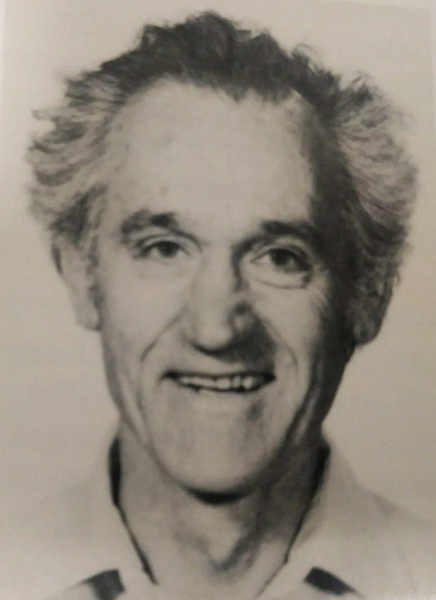 A grayscale headshot of a middle-aged MIT professor Robert Balluffi