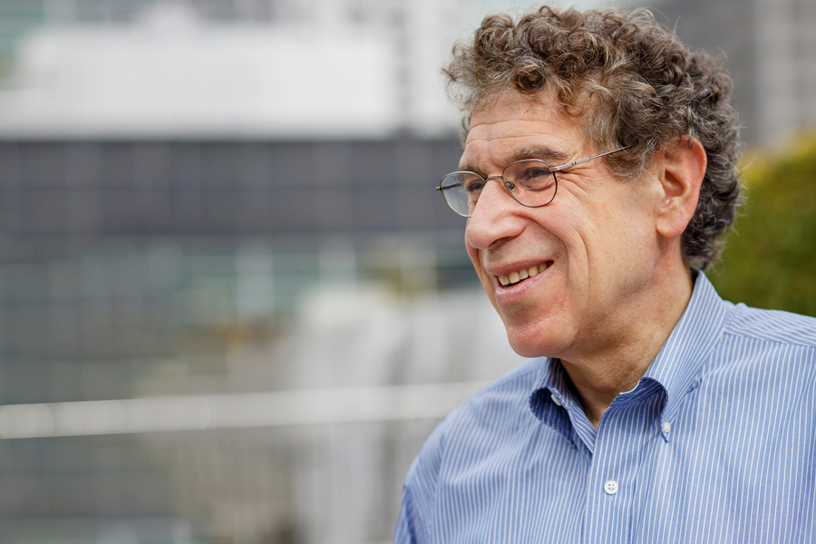 Portrait photo of Mark Gorenberg outside