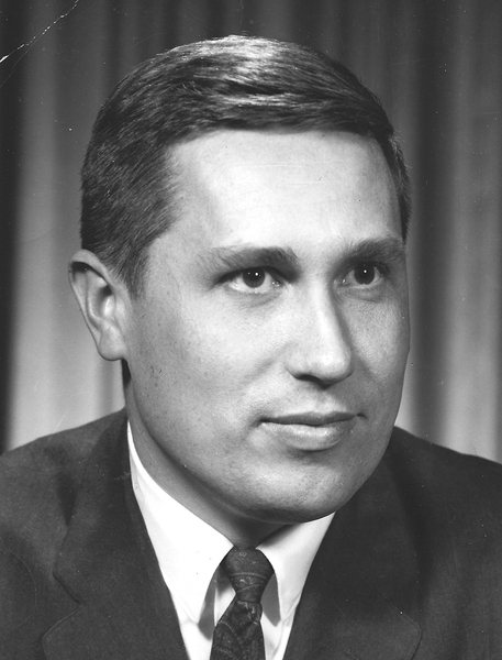 Black-and-white headshot of Igor Paul in early middle age