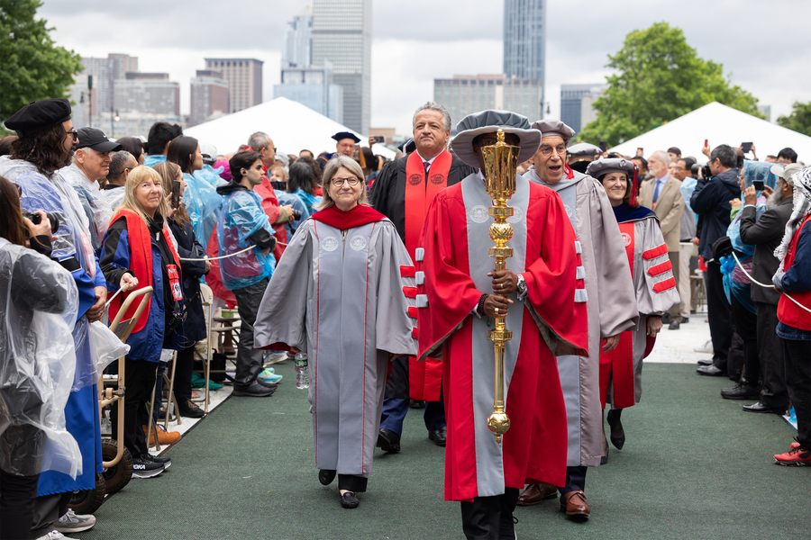 Noubar Afeyan PhD ’87 gives new MIT graduates a special assignment ...