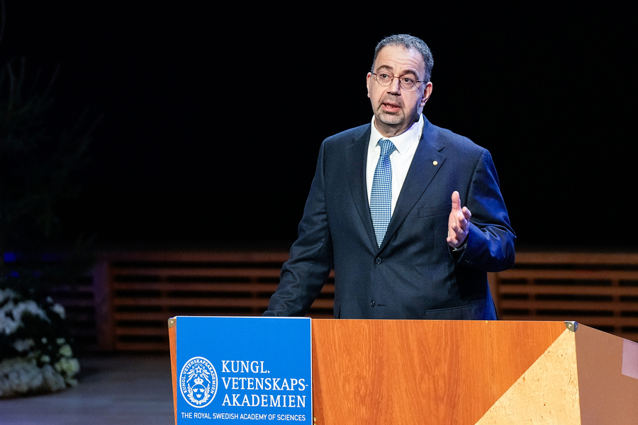 Daron Acemoglu speaks at a lectern