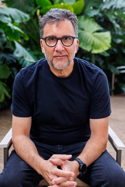 Fernando Goldsztein, seated