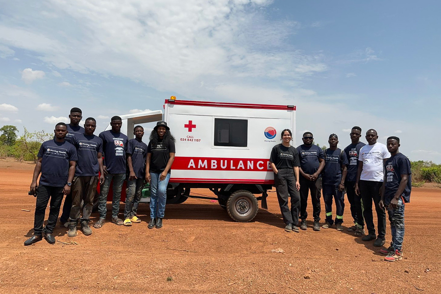A large group of Moving Health workers