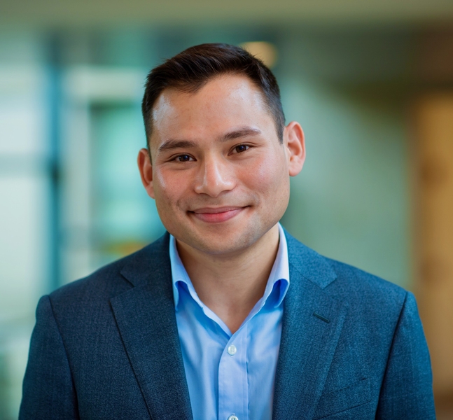 Portrait photo of Erik Lin-Greenberg