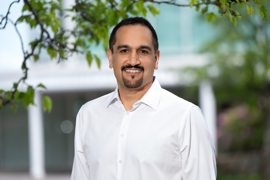 Hamed Okhravi outside of the main entrance of Lincoln Laboratory