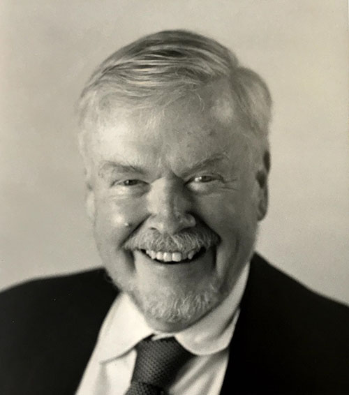 A grayscale portrait photo of Victor McElheny