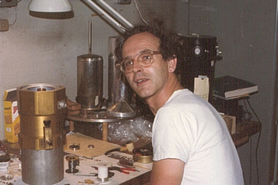 A young Rainer Weiss working at a lab bench