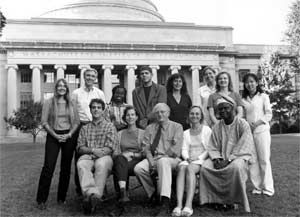 The Knight Fellows for 2001-02 pose together for a class portrait. Front row (left to right): Sean McNaughton, program coordinator Martha Henry, director Boyce Rensberger, Agnieszka Biskup and Diran Onifade. Back row (left to right): Rebecca Perry, David Chanatry, Ibiba Don Pedro, administrative assistant John Nikolai, Carey Goldberg, Barbara Moran, Carol Hills and SeHee Hwang.