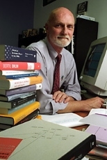 Frank Urbanowski, director of the MIT Press, will retire after 27 years this January.