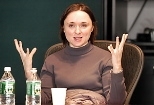 NPR commentator Sarah Vowell speaks with students at the Media Lab.