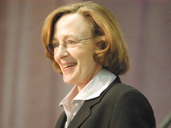 President Susan Hockfield introduces keynote speaker Gwen Ifill at MIT's annual Martin Luther King Jr. breakfast.