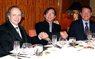 From left: CSAIL director Rodney Brooks, Quanta chairman and CEO Barry Lam, and CSAIL co-director Victor Zue.