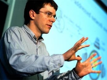 Professor Robert Morris of electrical engineering and computer science teaches a custom course through MIT's Professional Education Programs.
