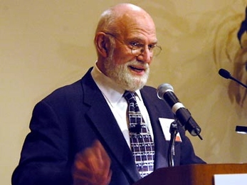 Noted author and neurologist Oliver Sacks addresses a packed audience at the Hotel@MIT during a Thursday, Dec. 1, gala held by the Picower Institute for Learning and Memory to celebrate the opening of its new home in the Brain and Cognitive Sciences Complex. <a onclick="MM_openBrWindow('bcs-picower1-enlarged.html','','width=509, height=583')">
<span onmouseover="this.className='cursorChange';">Op...