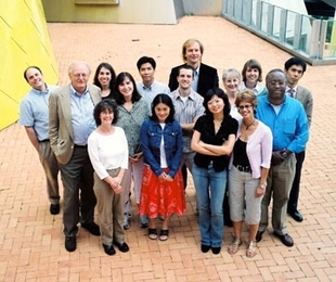 Front row: Kathy Boisvert, program coordinator; Sora Song; Lu Yi; Jeanne Lenzer. Back row: Clark Boyd; Boyce Rensberger, director; Lila Guterman; Elizabeth Howton; Zheng Yu; Herton Escobar; Richard Friebe; Stephanie Nano; Molly Seamans, administrative assistant; Wycliffe Muga; Tetsuro Yamada.