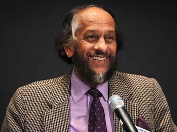 IPCC head Rajendra Pachauri delivers the keynote address at the 12th annual meeting of the Alliance for Global Sustainability held at MIT. He stressed the need to immediately reduce harmful greenhouse gas emissions.