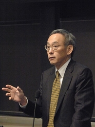 Nobel Laureate and U.S. Energy Secretary Steven Chu speaks at MIT.