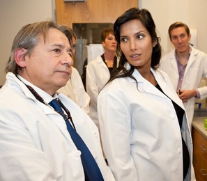 Padma Lakshmi and her surgeon, Tamer Seckin, toured an MIT lab during their visit Dec. 4 to help launch the new Center for Gynepathology.