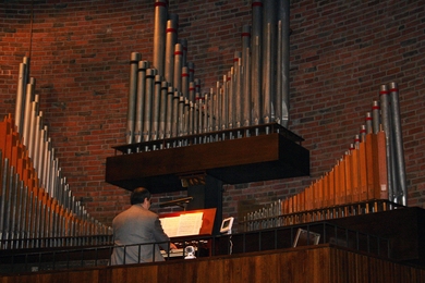 Leonardo Ciampa plays the organ in the MIT Chapel.
