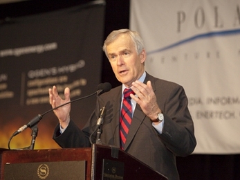 Democratic Sen. Jeff Bingaman of New Mexico delivers a keynote address at the annual MIT Energy Conference.