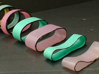 The MIT team made a variety of “ribbons” using polymers that have different degrees of flexibility.