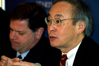U.S. Secretary of Energy Steven Chu discusses the “America’s Next Top Energy Innovator” program during a forum at MIT touting the government's 'Startup America' initiative.