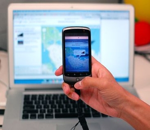 When Deep Shot transfers an open application to a cellphone, it automatically resizes the application window to match the framing of the photo.