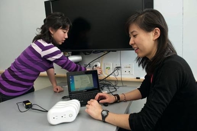 Erica Lai ’14 (left), of materials science and engineering, and Jennifer Liu ’14, of electrical engineering and computer science, teamed up to monitor the electricity consumption of various devices plugged into outlets in eight rooms in E62, the new MIT Sloan School of Management building.