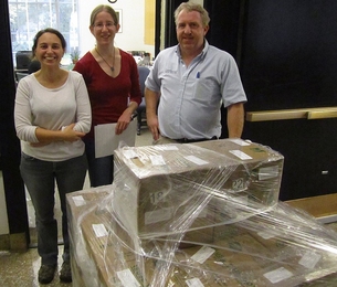 From left, Derya Akkaynak Yellin, PhD student in the Department of Mechanical Engineering and WHOI; her friend Krista Ehinger, PhD student in the Department of Brain and Cognitive Sciences; and Michael Fahie of the Department of Facilities pack and load the books onto pallets for shipping.