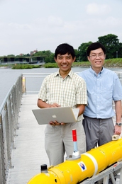 NUS collaborator Koay Teong Beng, research associate at Tropical Marine Science Institute (left), and Kelvin Ng Chee-Loon, research scientist at SMART CENSAM (right), launch the LED-induced fluorescence sensor that resides within the NUS ARL STARFISH autonomous underwater vehicle.