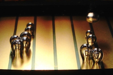 Researchers found that sections of metal can be made to either promote bubbling (the two rectangles at the edges) or to inhibit bubbling (center rectangles), simply by switching the polarity of voltages applied to the metal.