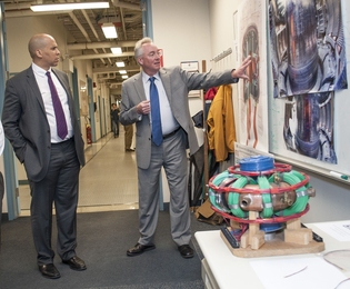 Cory Booker, U.S. Senator from New Jersey, learns about new superconducting technology from Plasma Science and Fusion Center Director Dennis Whyte on a recent visit to MIT.
