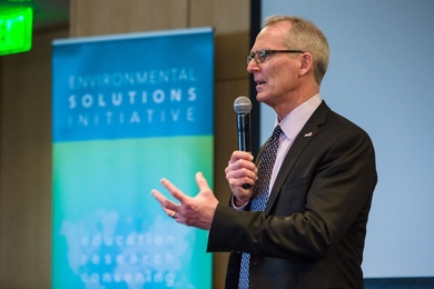 Former Congressman Bob Inglis speaks at MIT on April 25.